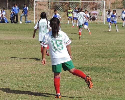 BOLIVIA: ARTÍCULOS DEPORTIVOS PARA UNA ESCUELA